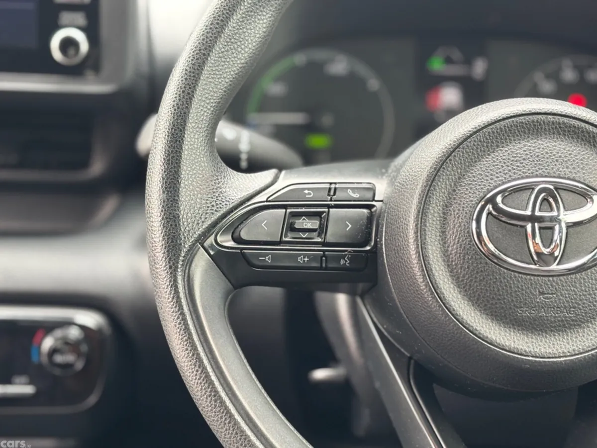 Toyota Yaris Hatchback, Petrol Hybrid, 2020, Blue