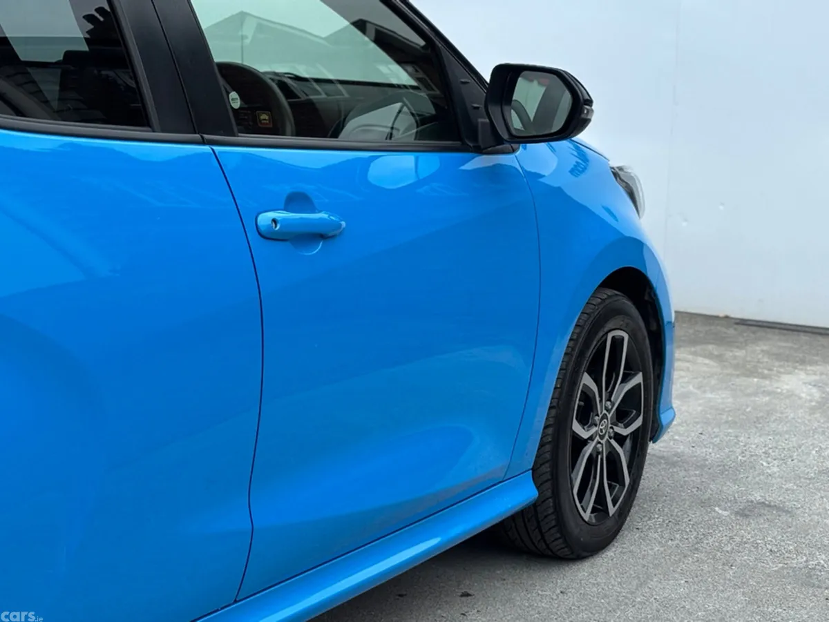 Toyota Yaris Hatchback, Petrol Hybrid, 2020, Blue
