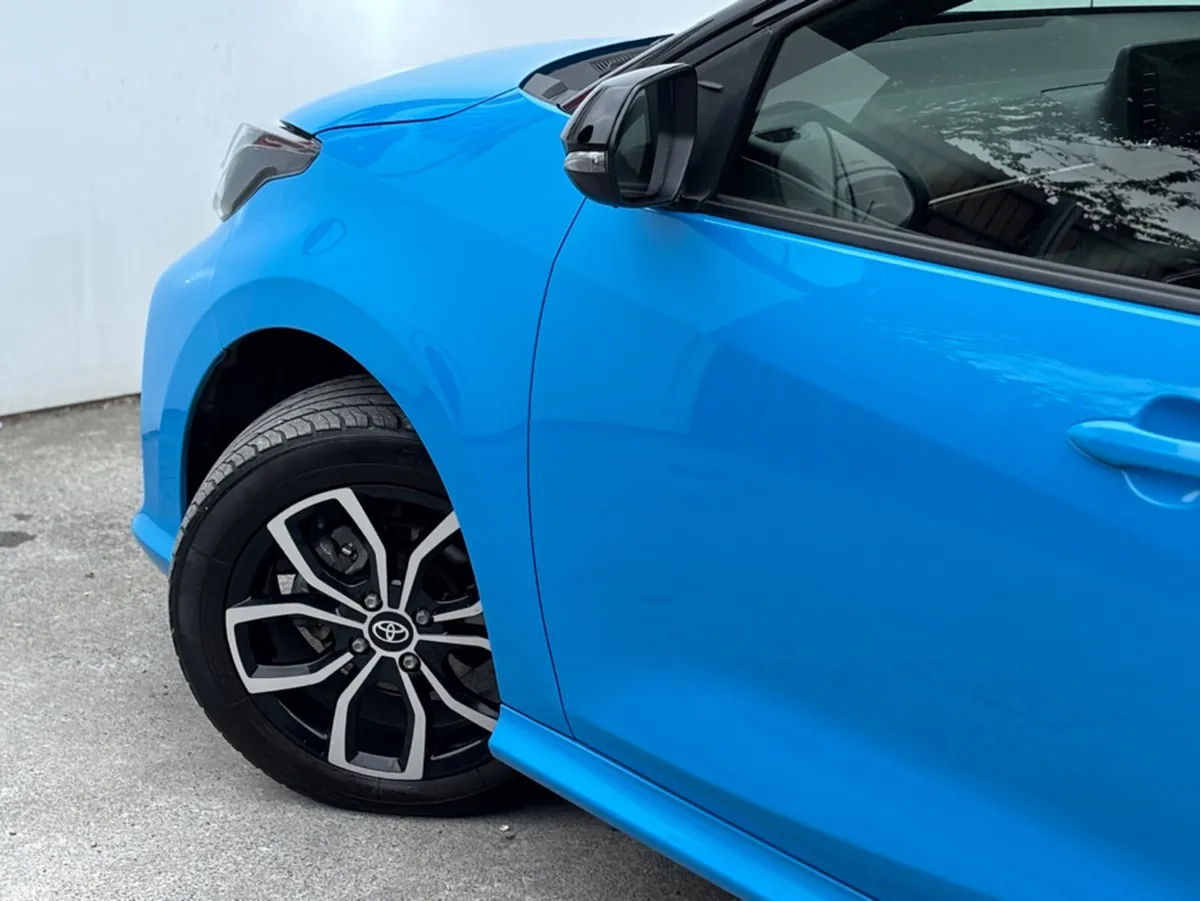 Toyota Yaris Hatchback, Petrol Hybrid, 2020, Blue