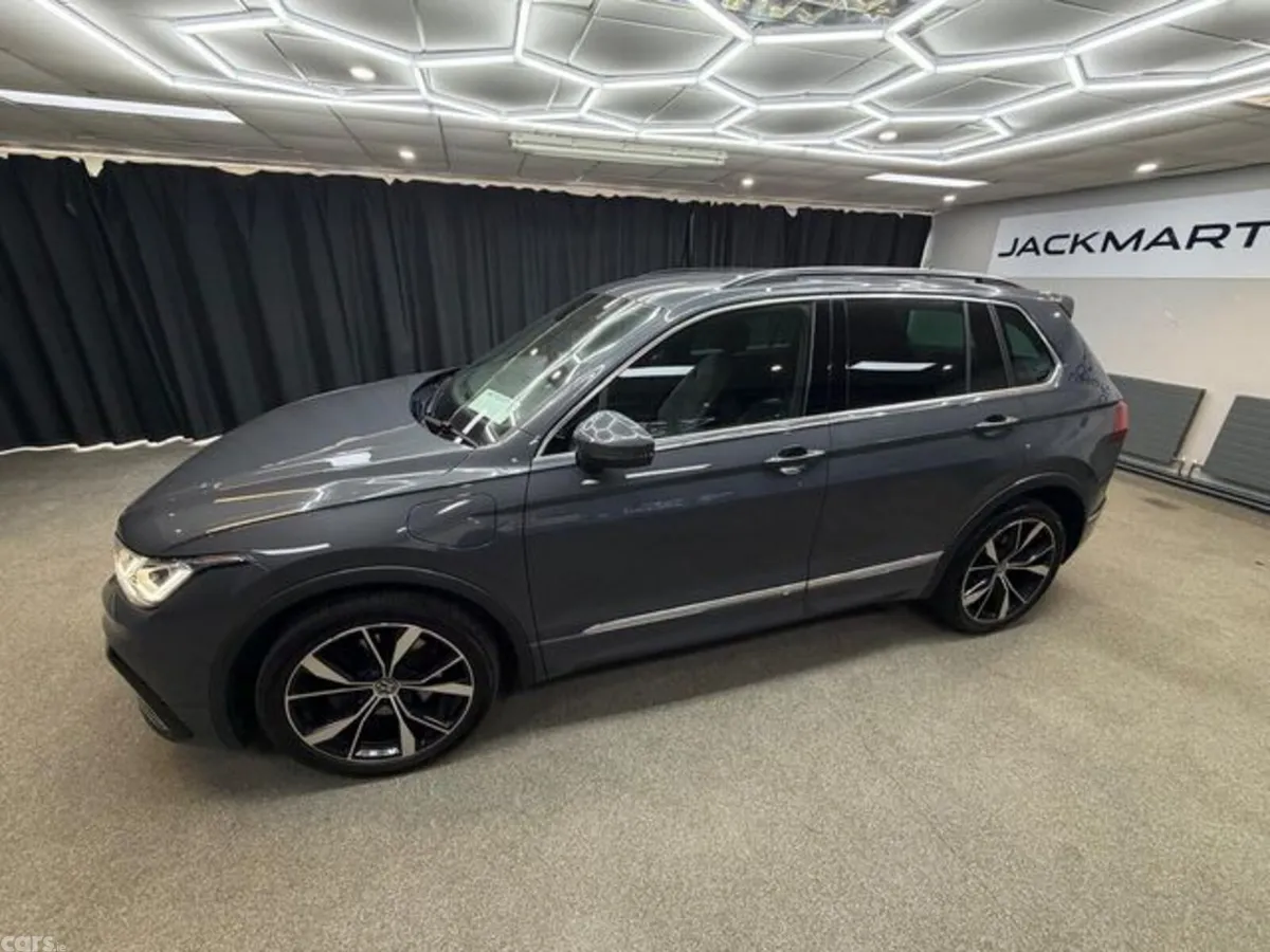 Volkswagen Tiguan SUV, Petrol Plug-in Hybrid, 2023, Grey