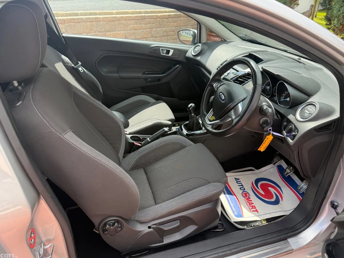 Ford Fiesta Hatchback, Petrol, 2015, Silver
