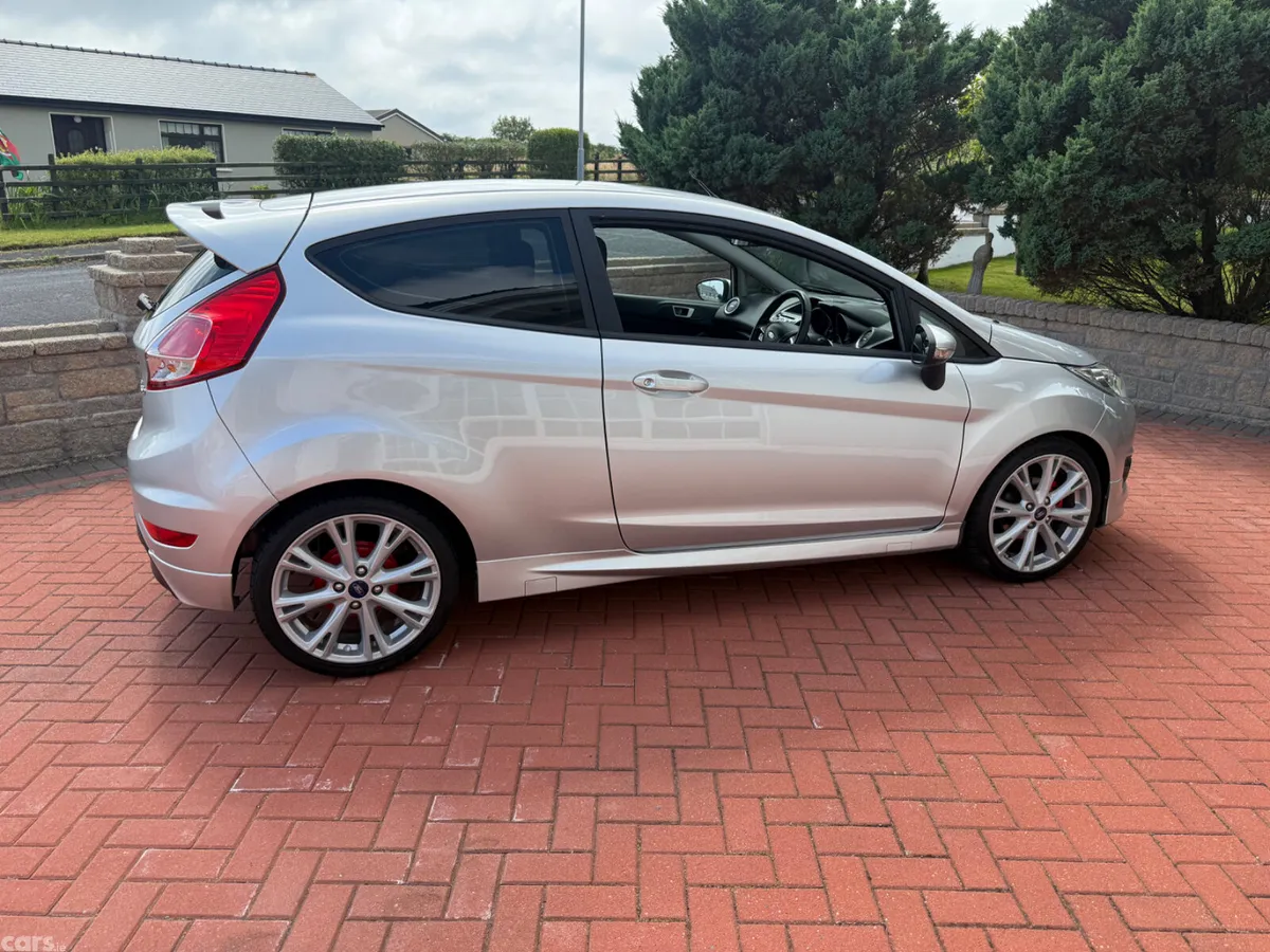 Ford Fiesta Hatchback, Petrol, 2015, Silver