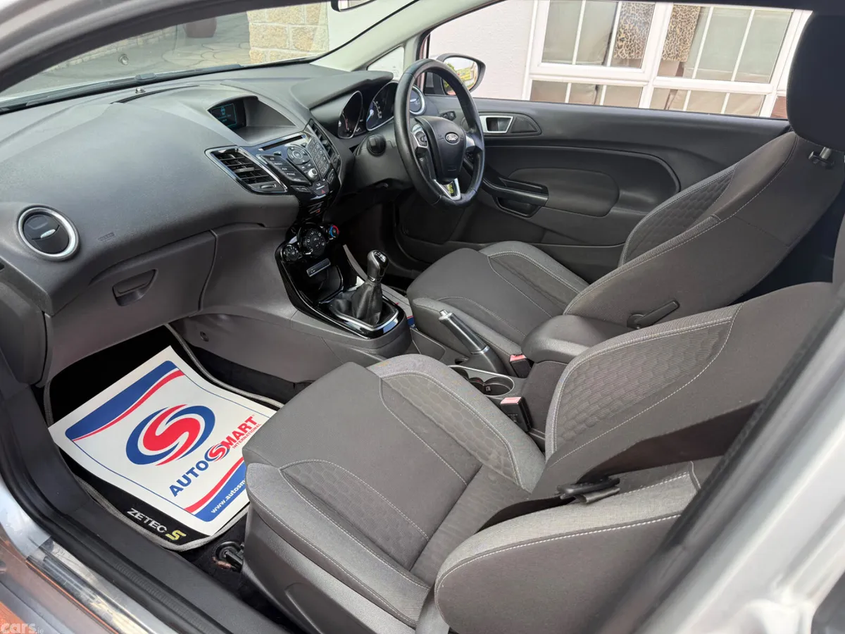 Ford Fiesta Hatchback, Petrol, 2015, Silver