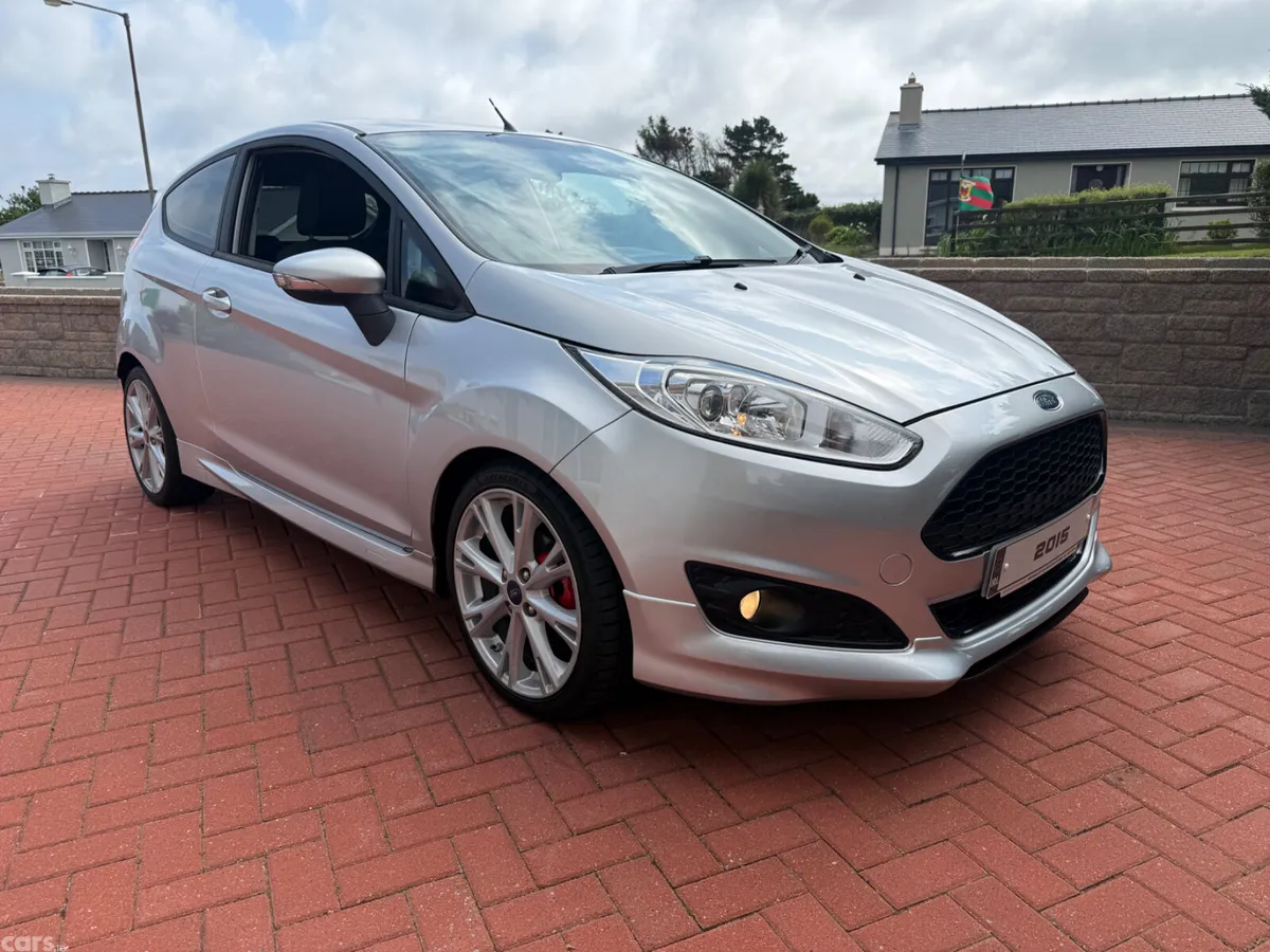 Ford Fiesta Hatchback, Petrol, 2015, Silver