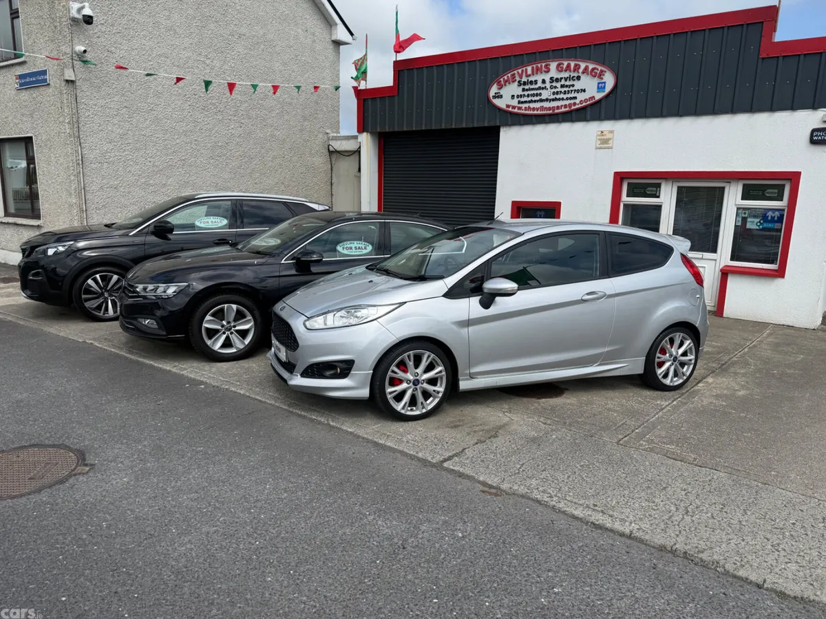 Ford Fiesta Hatchback, Petrol, 2015, Silver