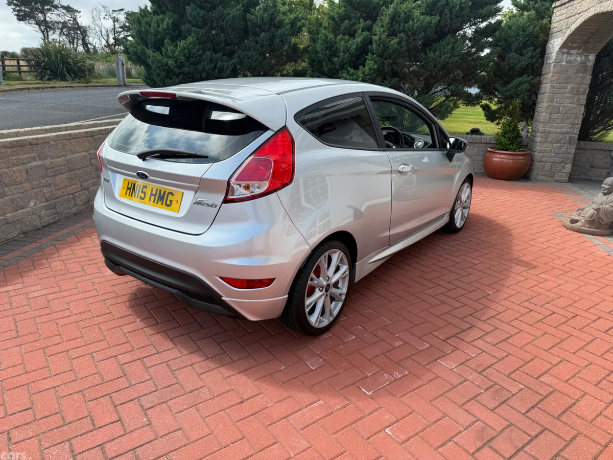 Ford Fiesta Hatchback, Petrol, 2015, Silver