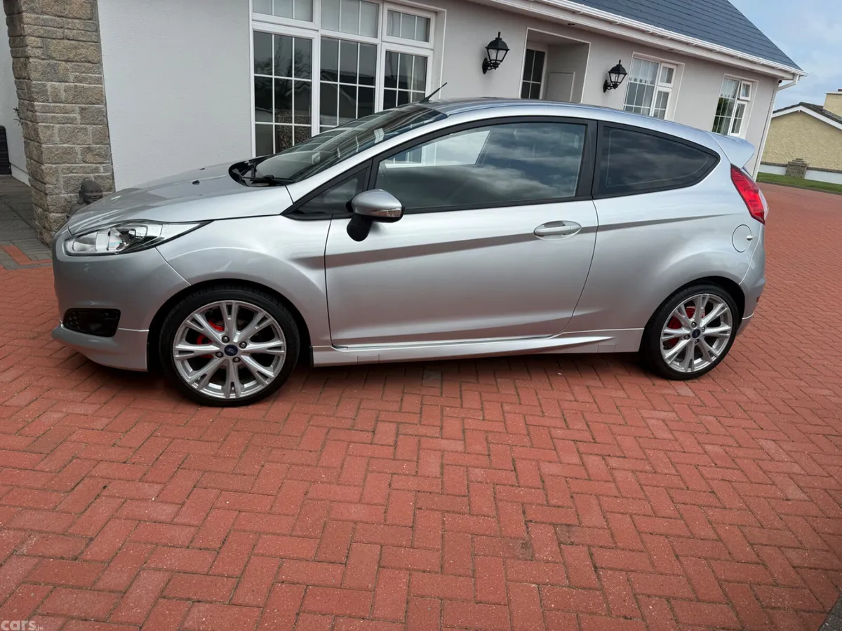 Ford Fiesta Hatchback, Petrol, 2015, Silver