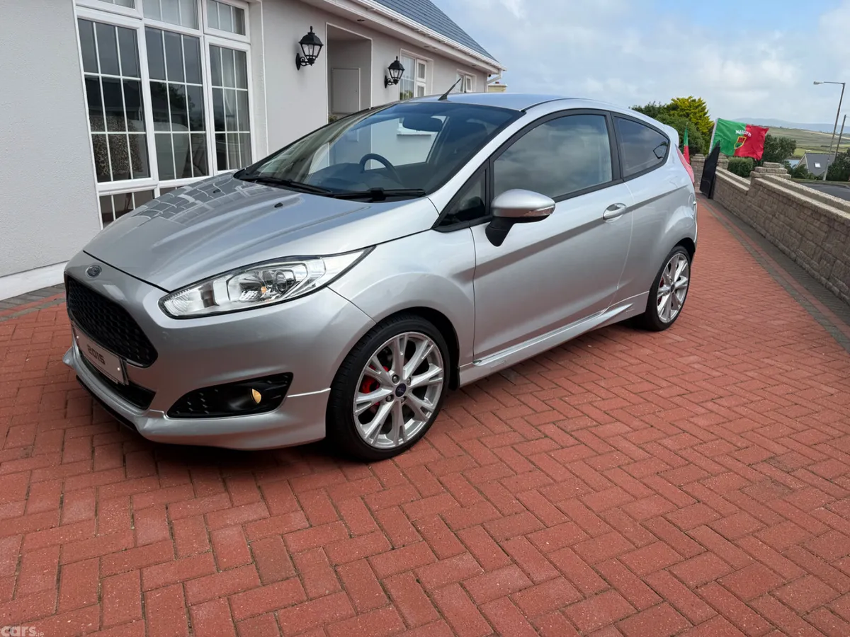 Ford Fiesta Hatchback, Petrol, 2015, Silver