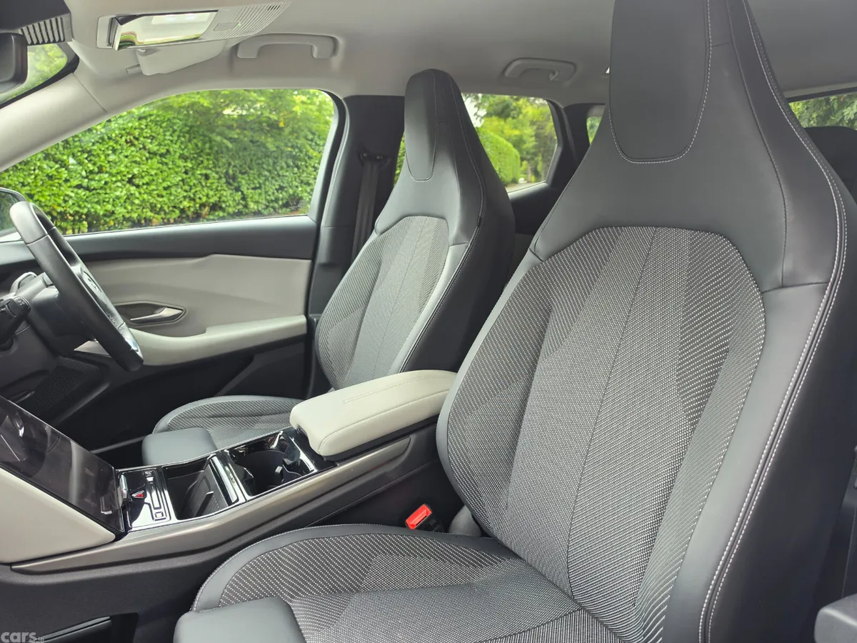Ford Explorer SUV, Electric, 2024, White