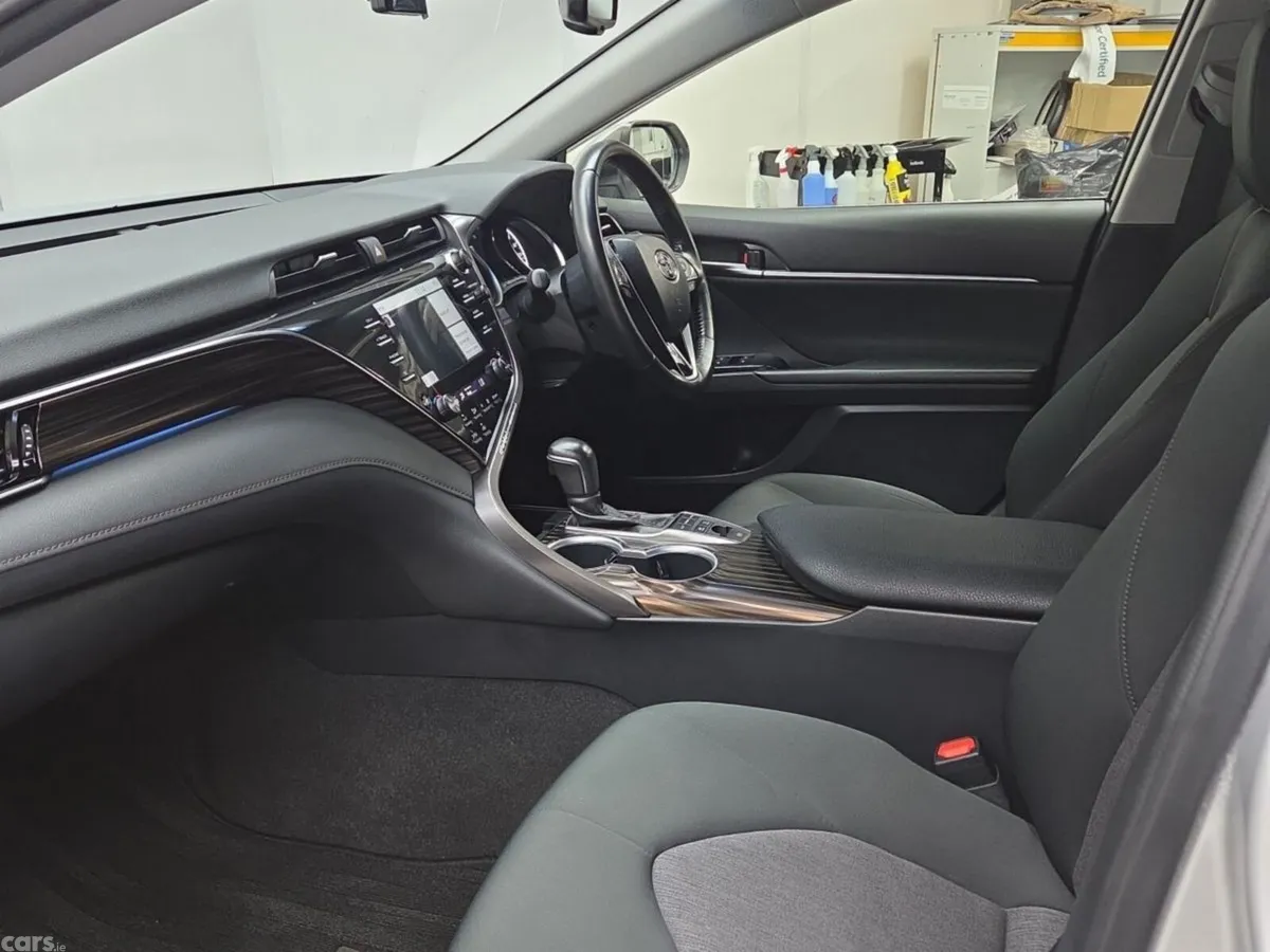 Toyota Camry Saloon, Petrol Hybrid, 2021, Silver