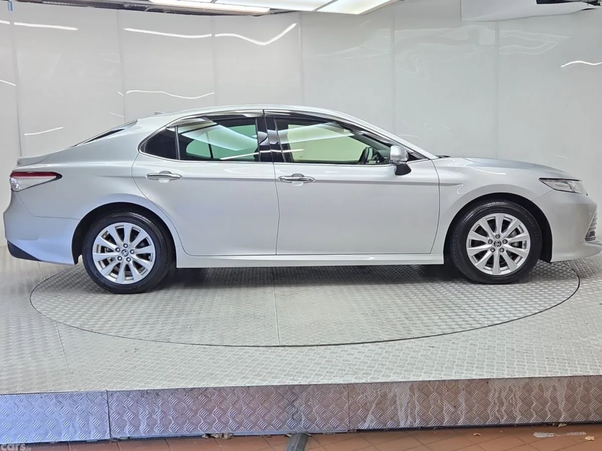 Toyota Camry Saloon, Petrol Hybrid, 2021, Silver