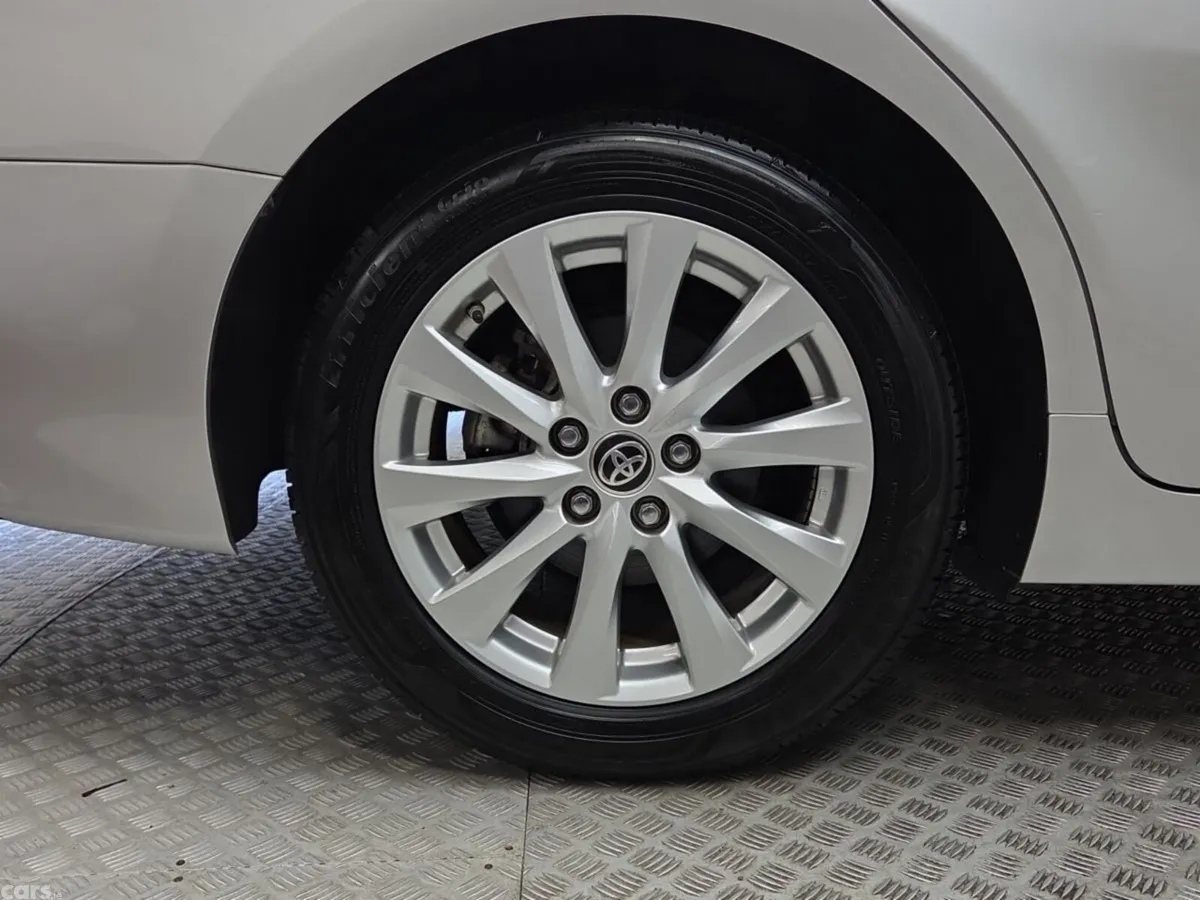 Toyota Camry Saloon, Petrol Hybrid, 2021, Silver