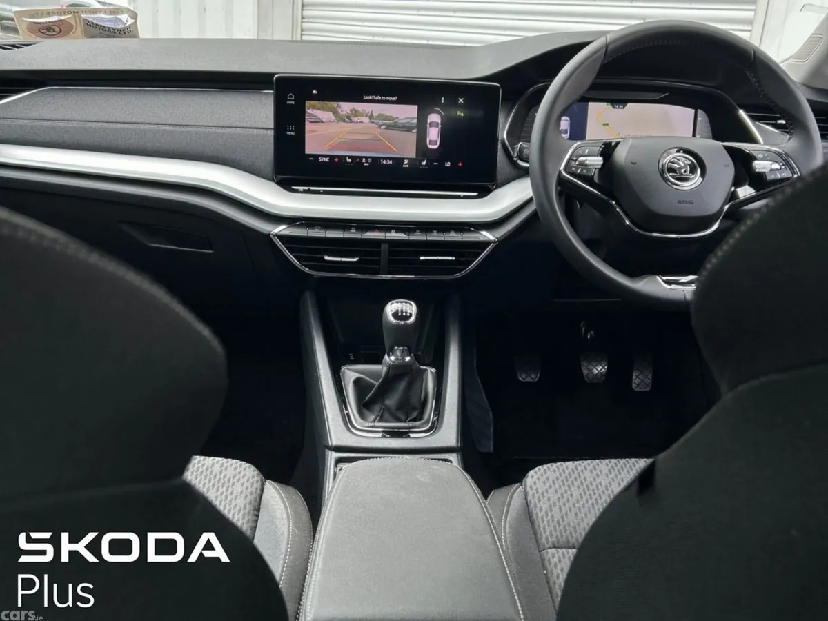 Skoda Octavia Saloon, Diesel, 2024, Grey