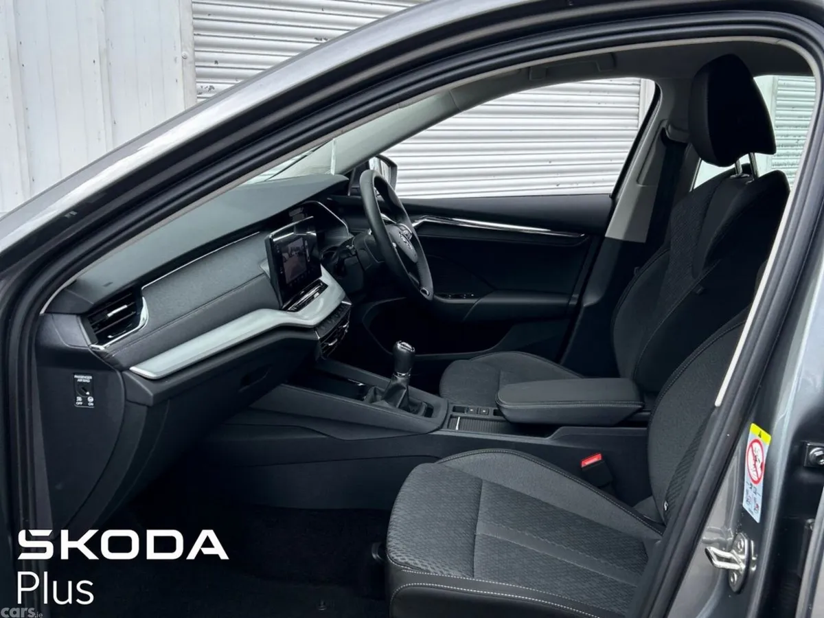 Skoda Octavia Saloon, Diesel, 2024, Grey