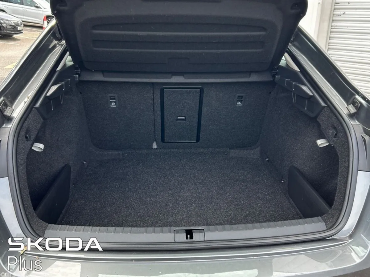 Skoda Octavia Saloon, Diesel, 2024, Grey