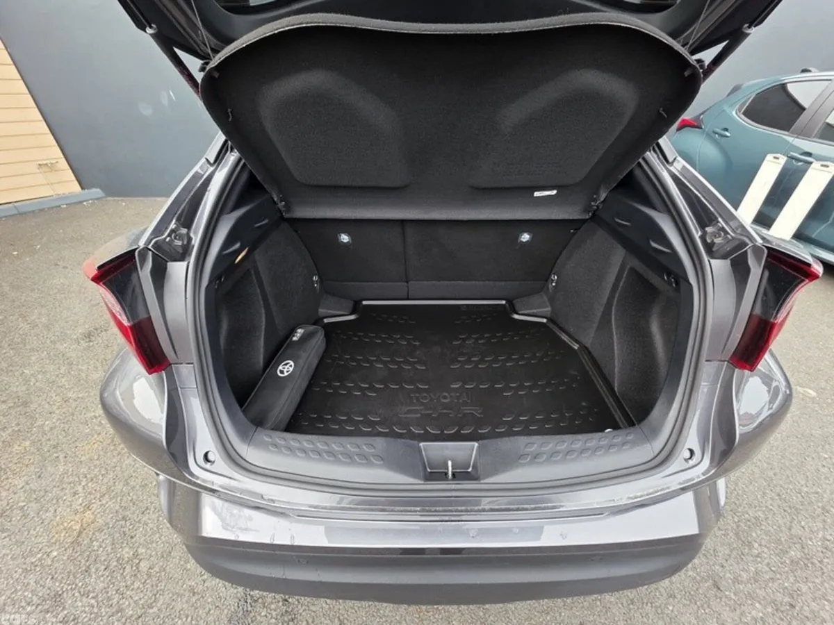 Toyota C-HR SUV, Petrol Hybrid, 2023, Grey