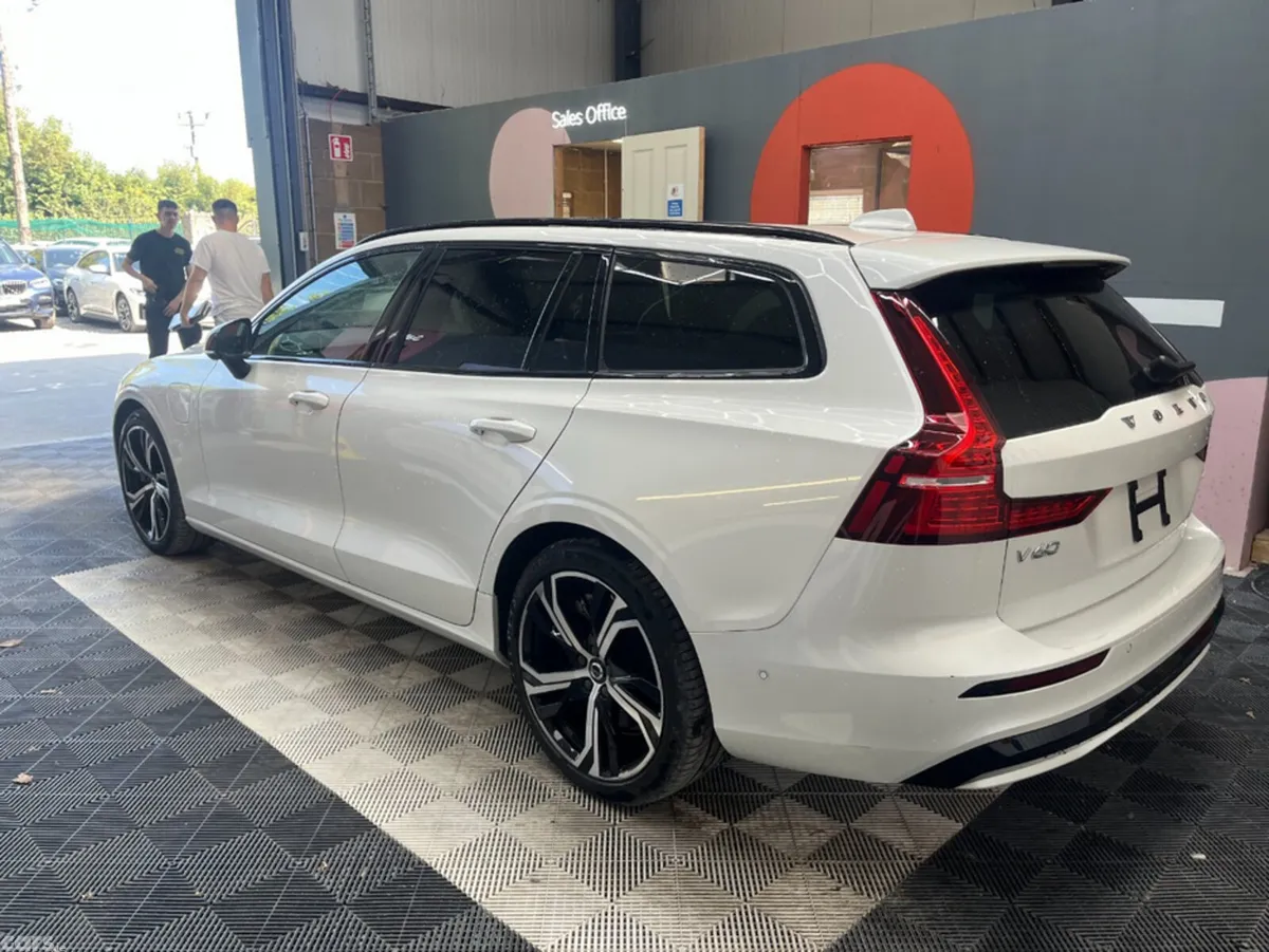 Volvo V60 Estate, Petrol Hybrid, 2023, White