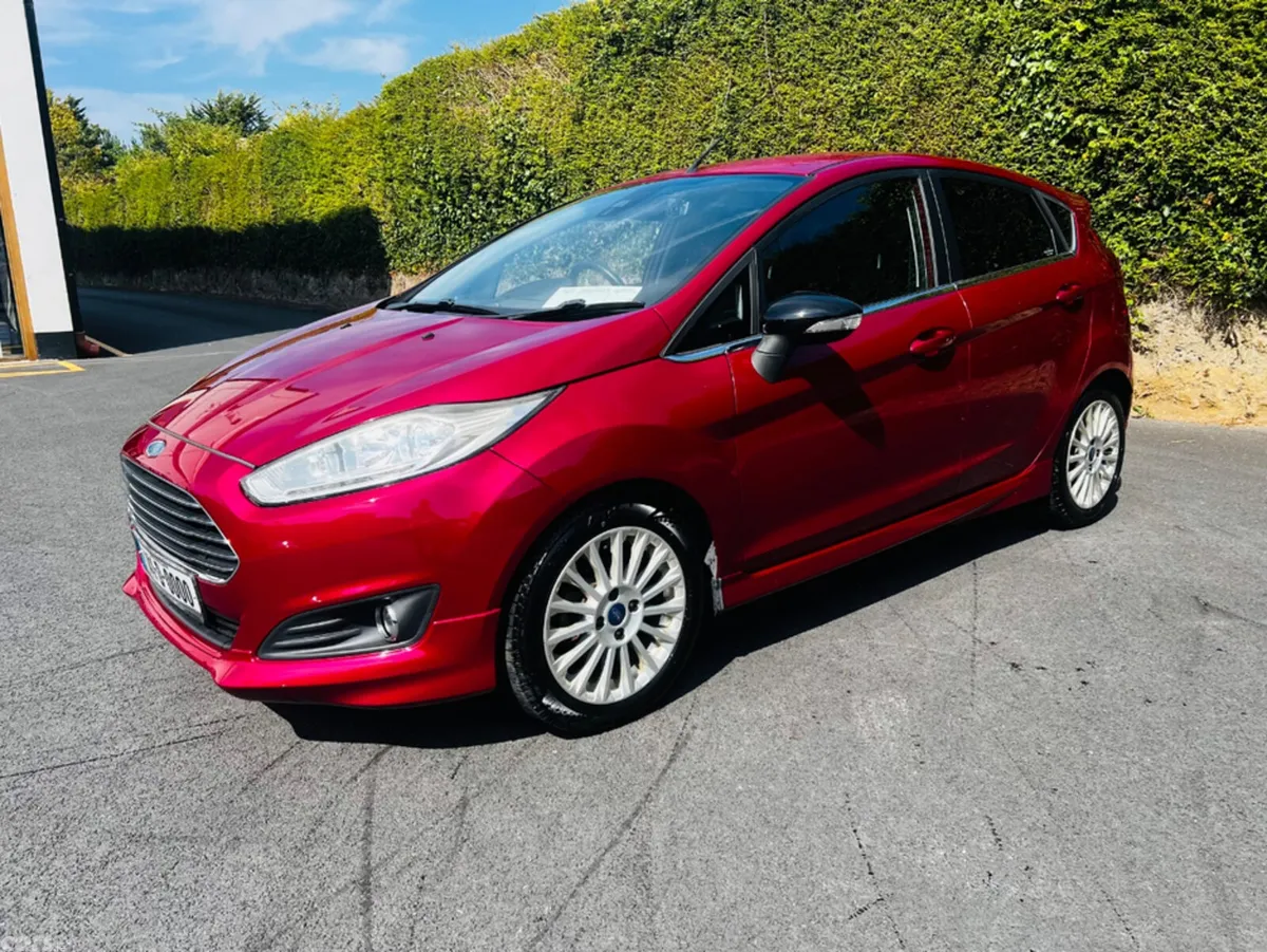 Ford Fiesta Hatchback, Petrol, 2014, Red