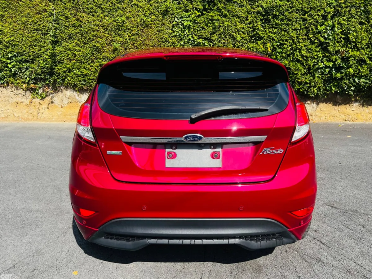 Ford Fiesta Hatchback, Petrol, 2014, Red