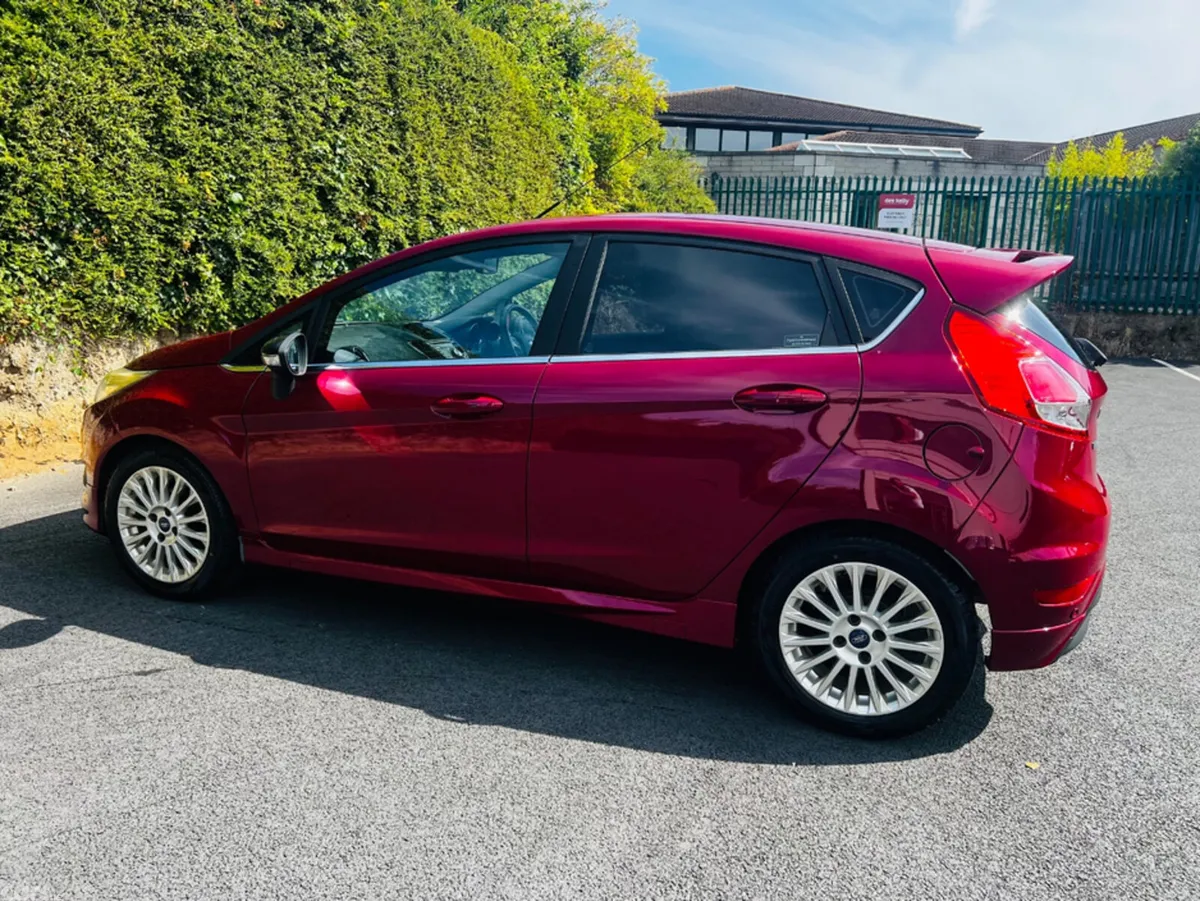 Ford Fiesta Hatchback, Petrol, 2014, Red