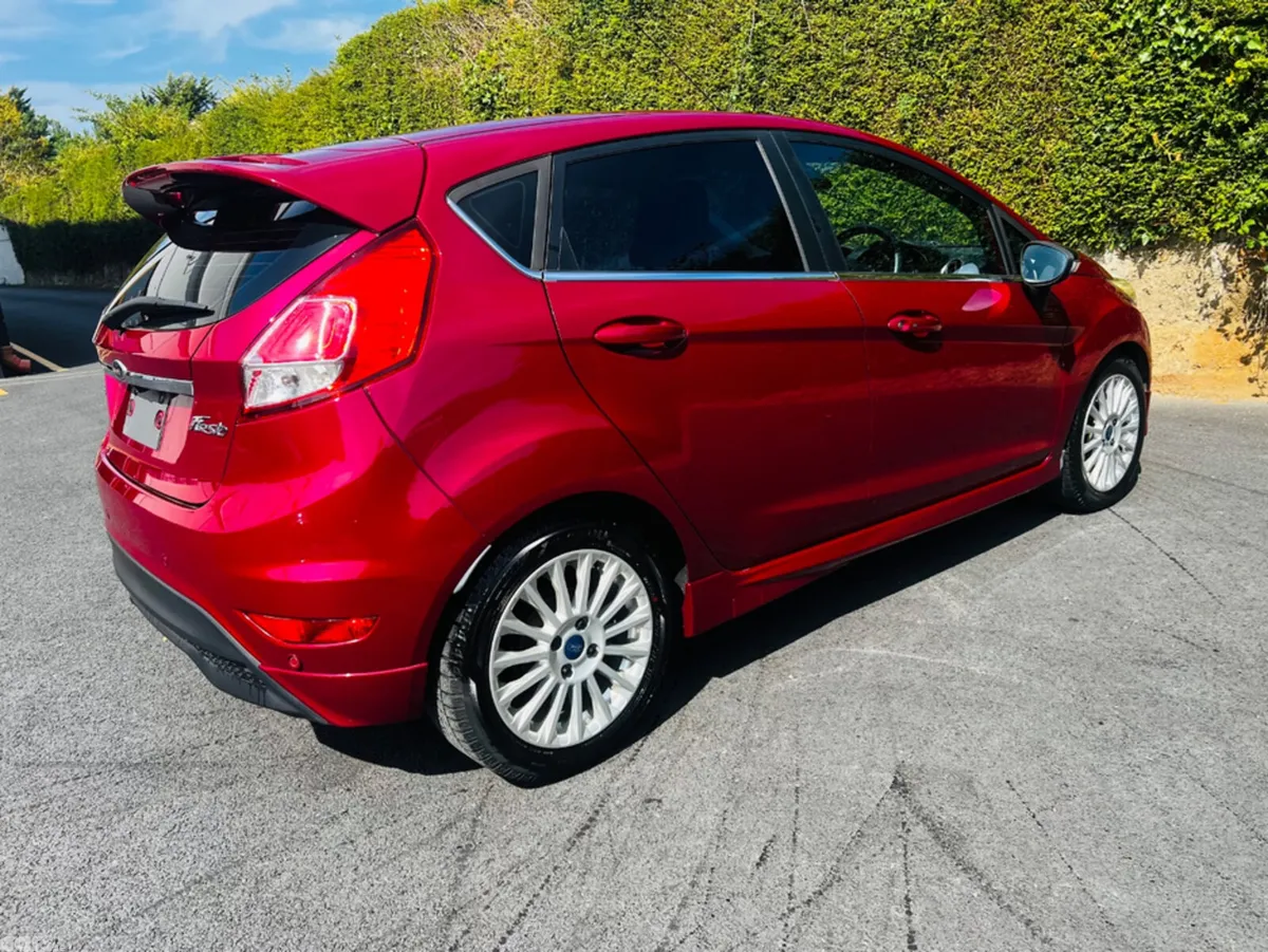 Ford Fiesta Hatchback, Petrol, 2014, Red