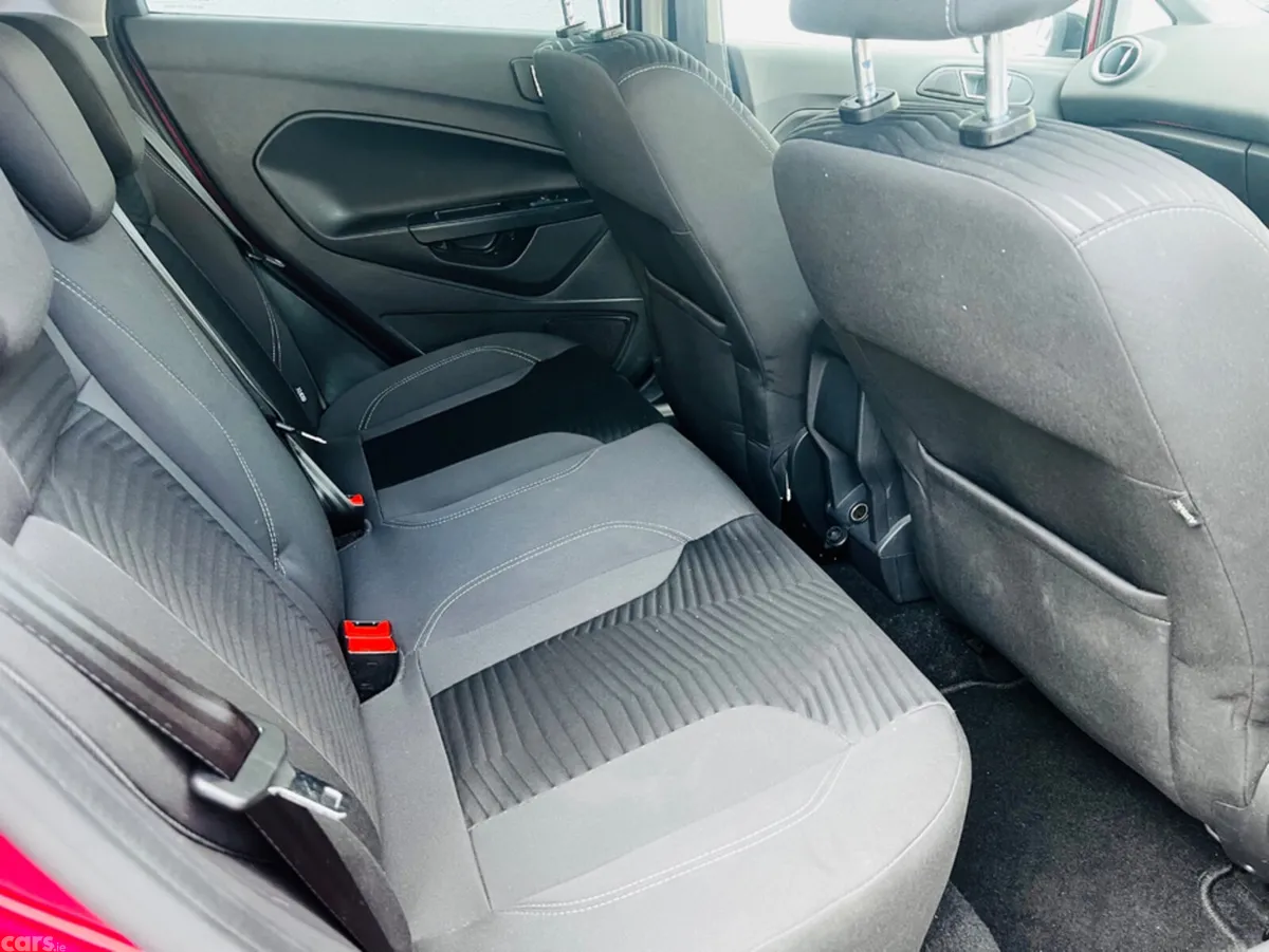 Ford Fiesta Hatchback, Petrol, 2014, Red