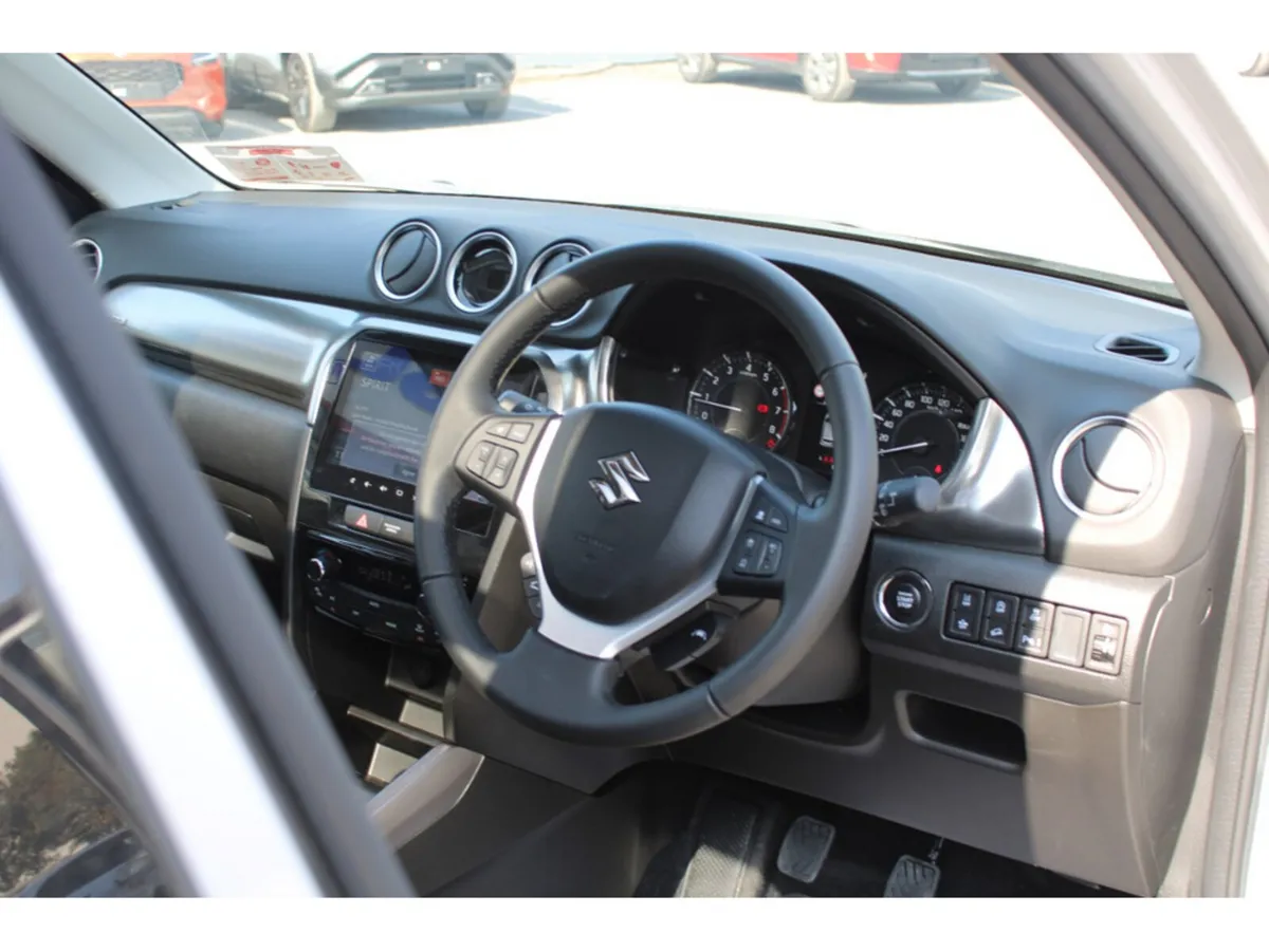 Suzuki Vitara SUV, Petrol Hybrid, 2027, Silver