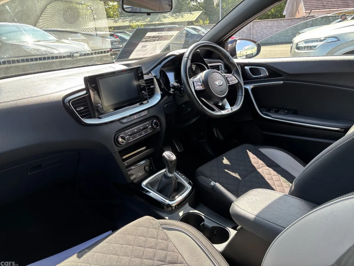 Kia Ceed Hatchback, Petrol, 2021, Grey