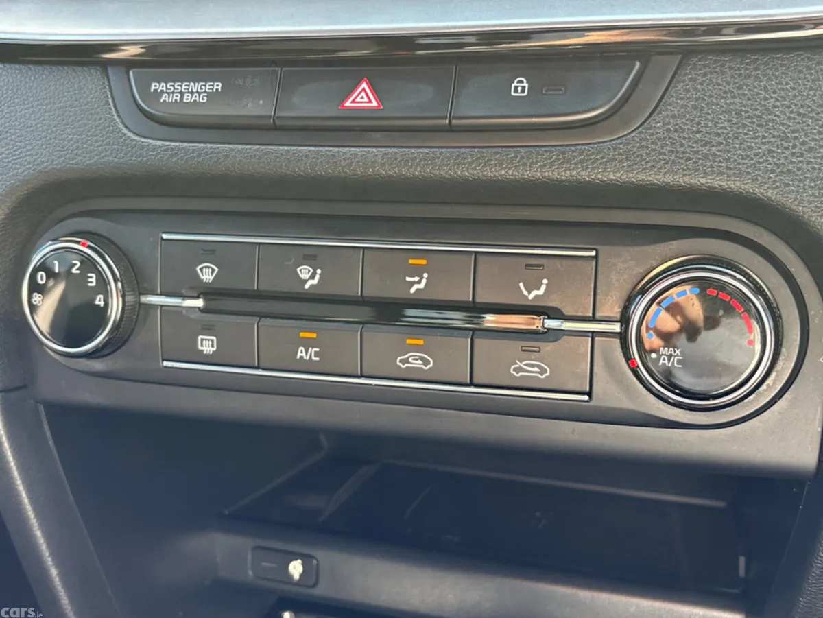 Kia Ceed Hatchback, Petrol, 2021, Grey