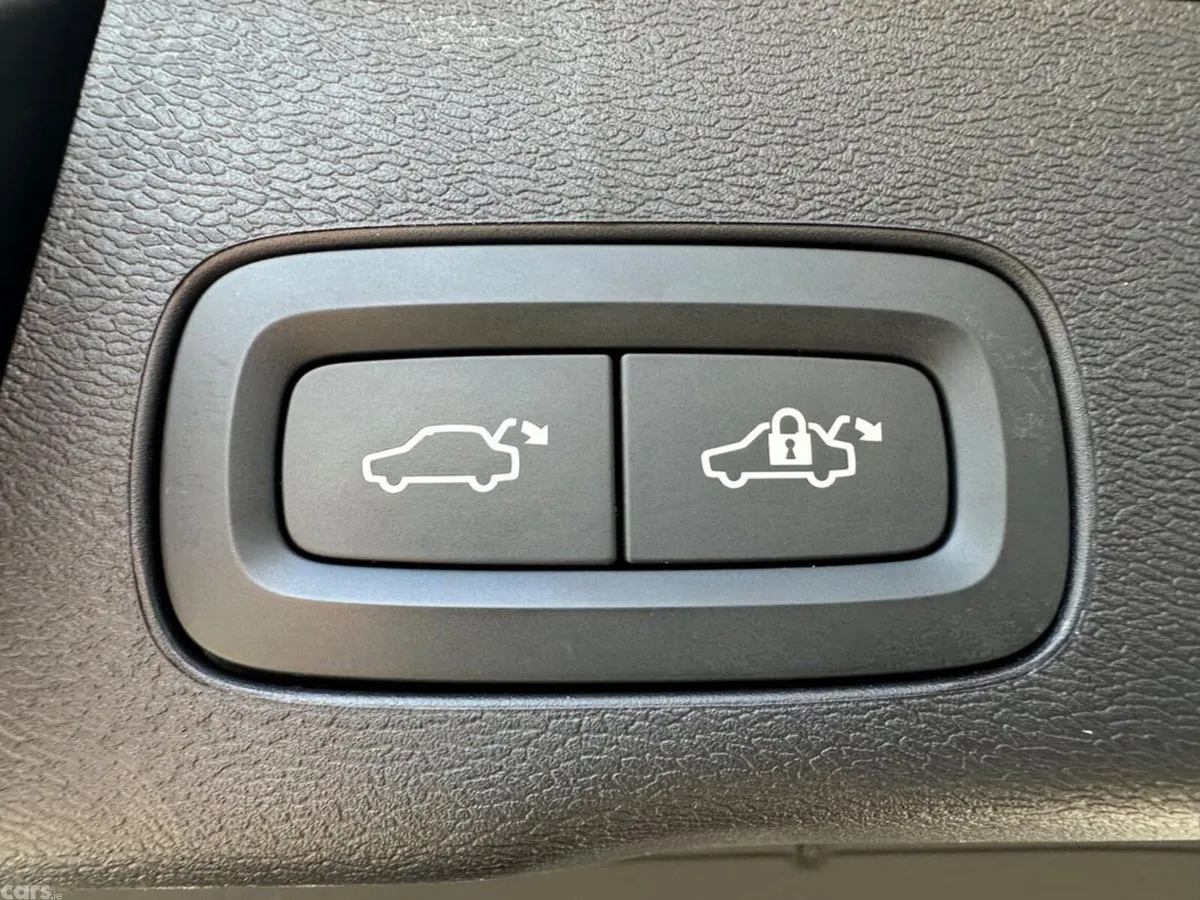 Volvo XC60 Estate, Petrol Plug-in Hybrid, 2025, Silver