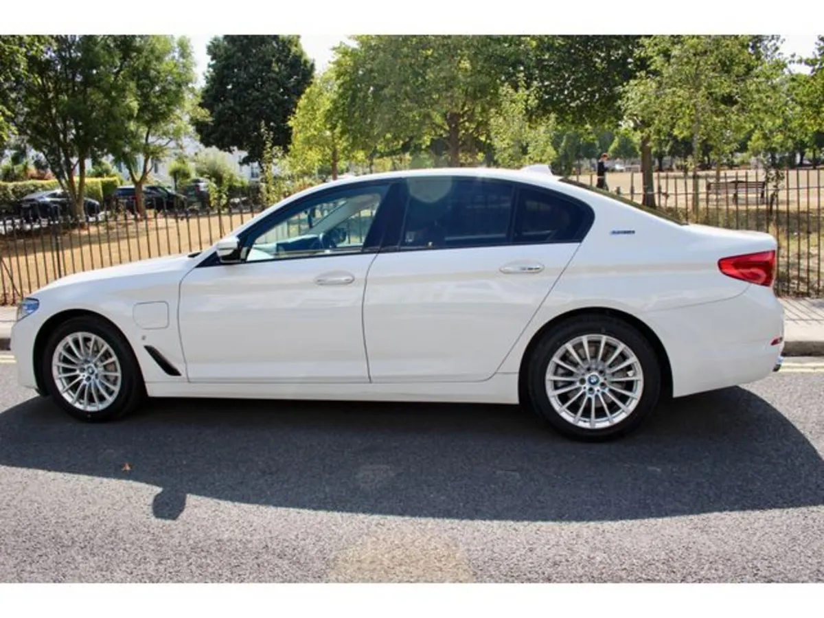 BMW 5-Series Saloon, Petrol Plug-in Hybrid, 2017, White