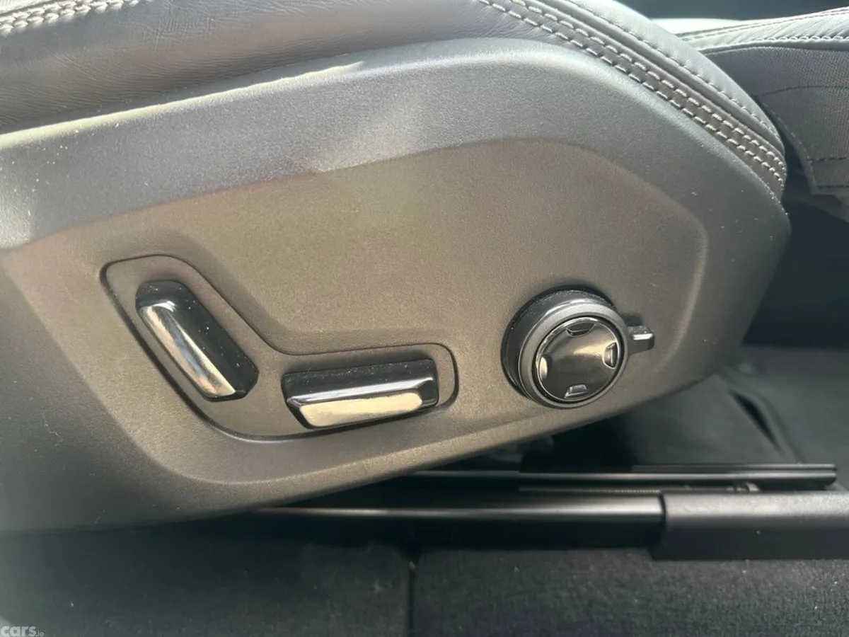 Volvo XC60 Estate, Petrol Plug-in Hybrid, 2025, Silver