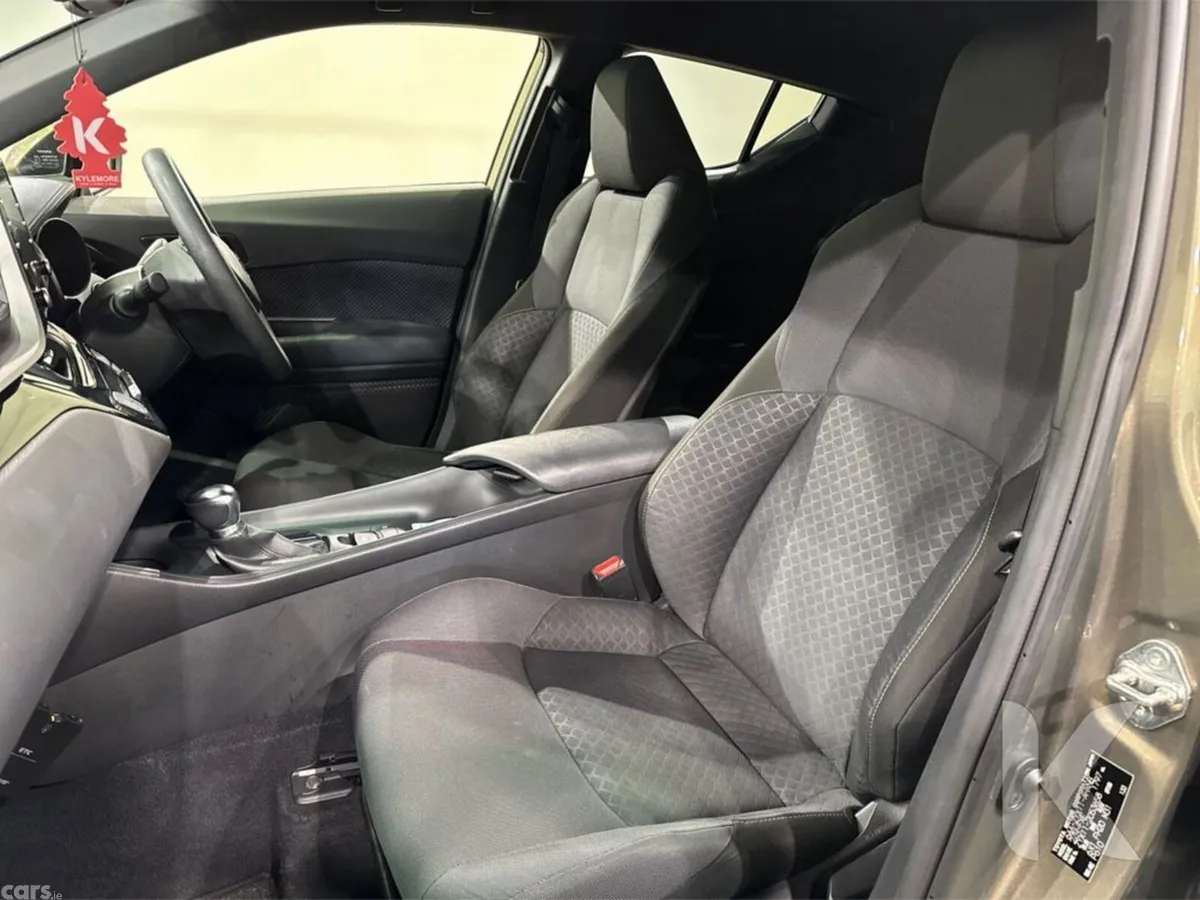 Toyota C-HR SUV, Petrol Hybrid, 2022, Green