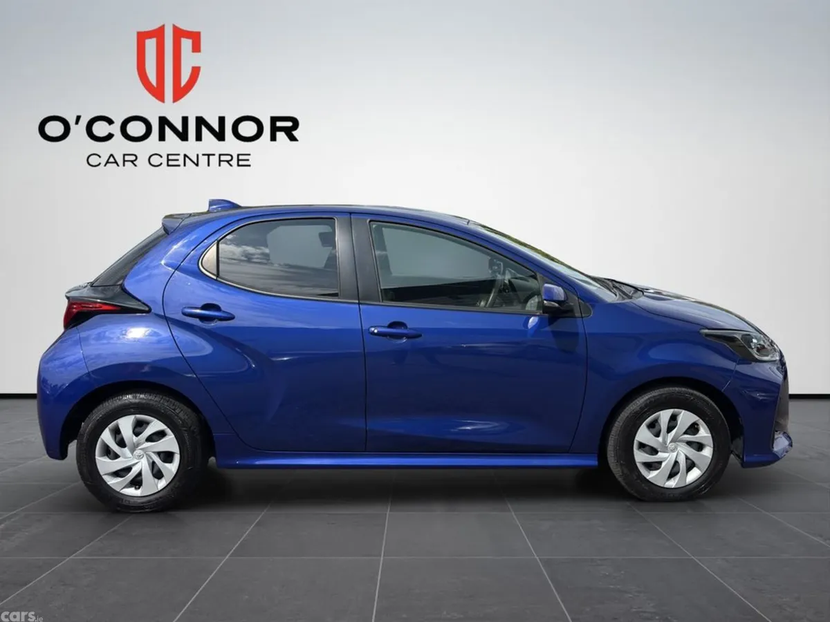 Toyota Yaris Hatchback, Petrol Hybrid, 2022, Blue