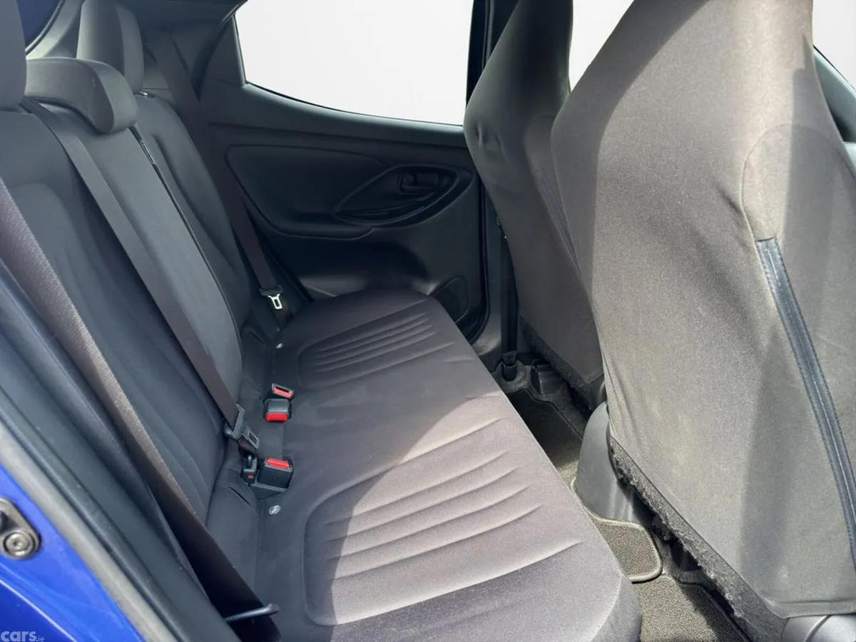Toyota Yaris Hatchback, Petrol Hybrid, 2022, Blue