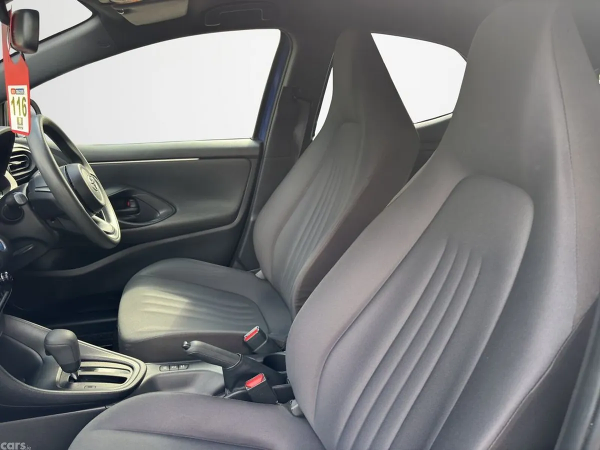 Toyota Yaris Hatchback, Petrol Hybrid, 2022, Blue