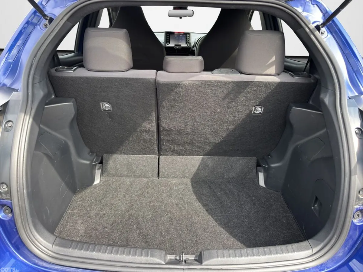 Toyota Yaris Hatchback, Petrol Hybrid, 2022, Blue