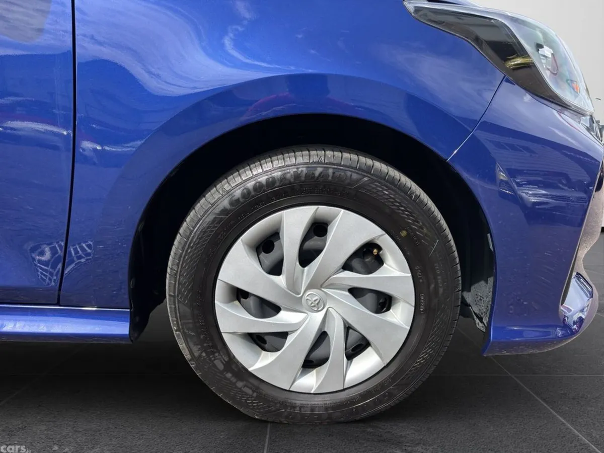 Toyota Yaris Hatchback, Petrol Hybrid, 2022, Blue