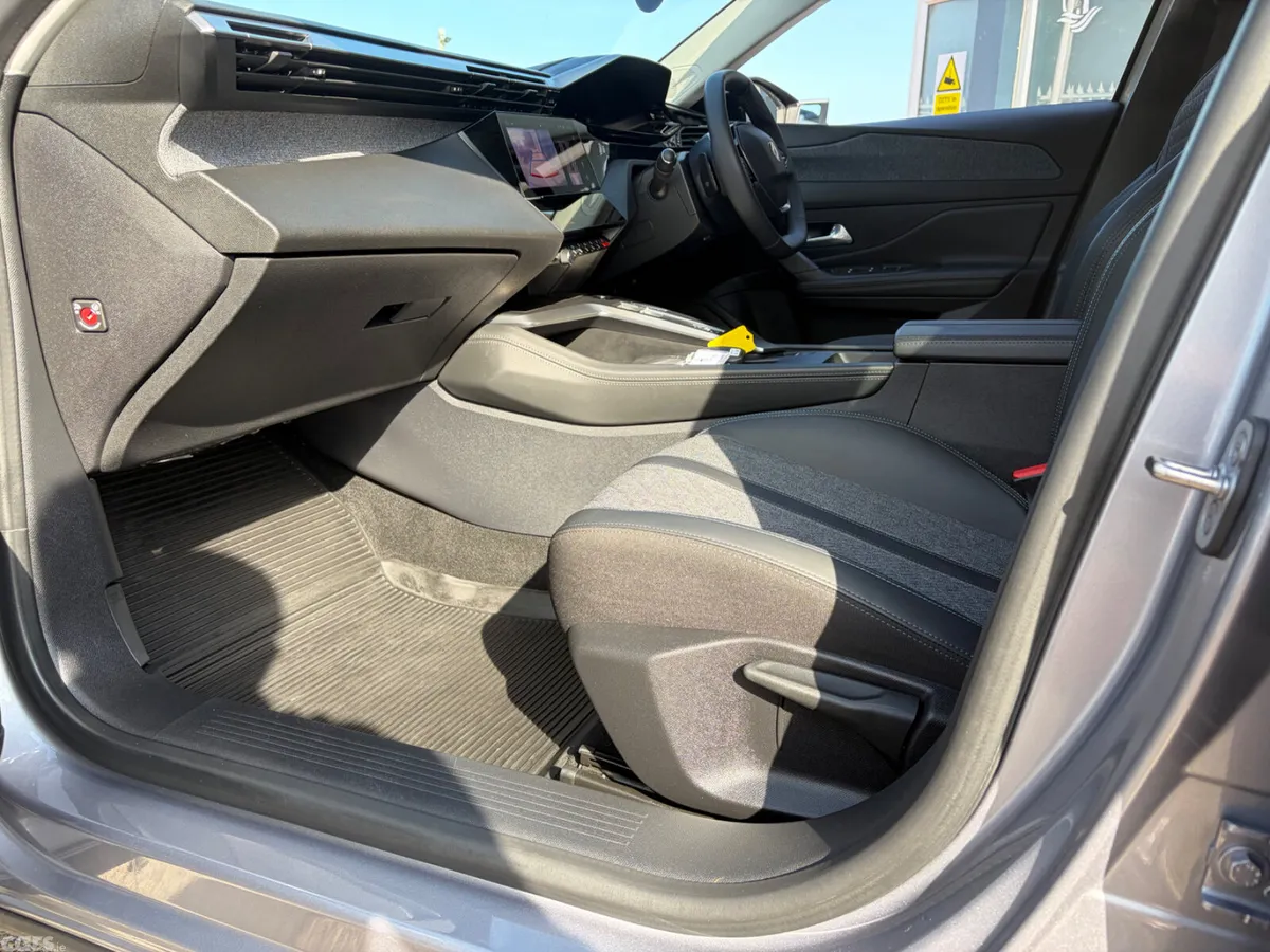 Peugeot 408 Hatchback, Petrol, 2024, Grey