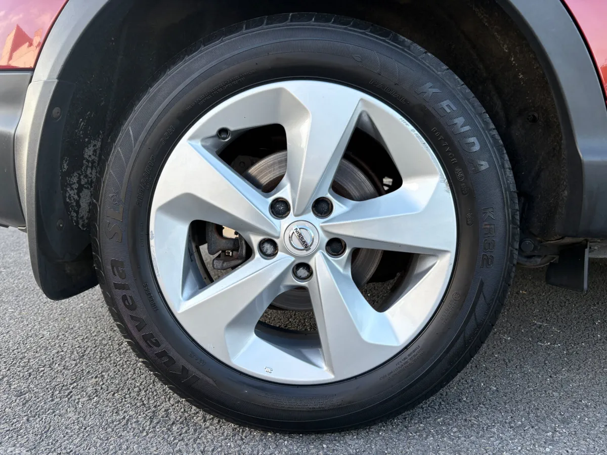 Nissan Qashqai MPV, Diesel, 2019, Red