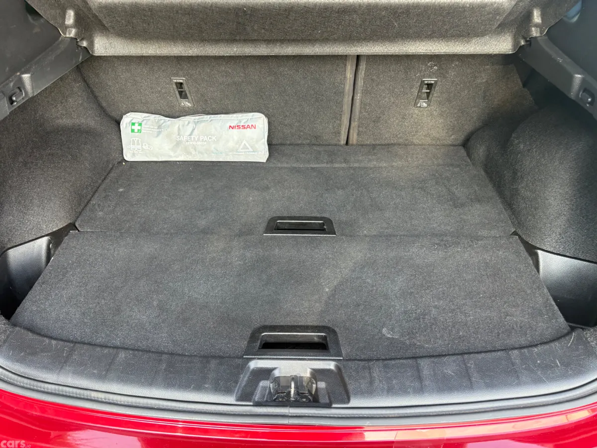 Nissan Qashqai MPV, Diesel, 2019, Red