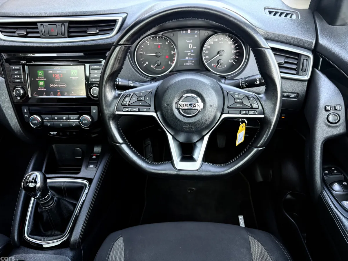 Nissan Qashqai MPV, Diesel, 2019, Red