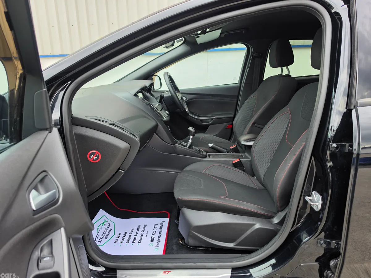 Ford Focus Hatchback, Diesel, 2017, Black