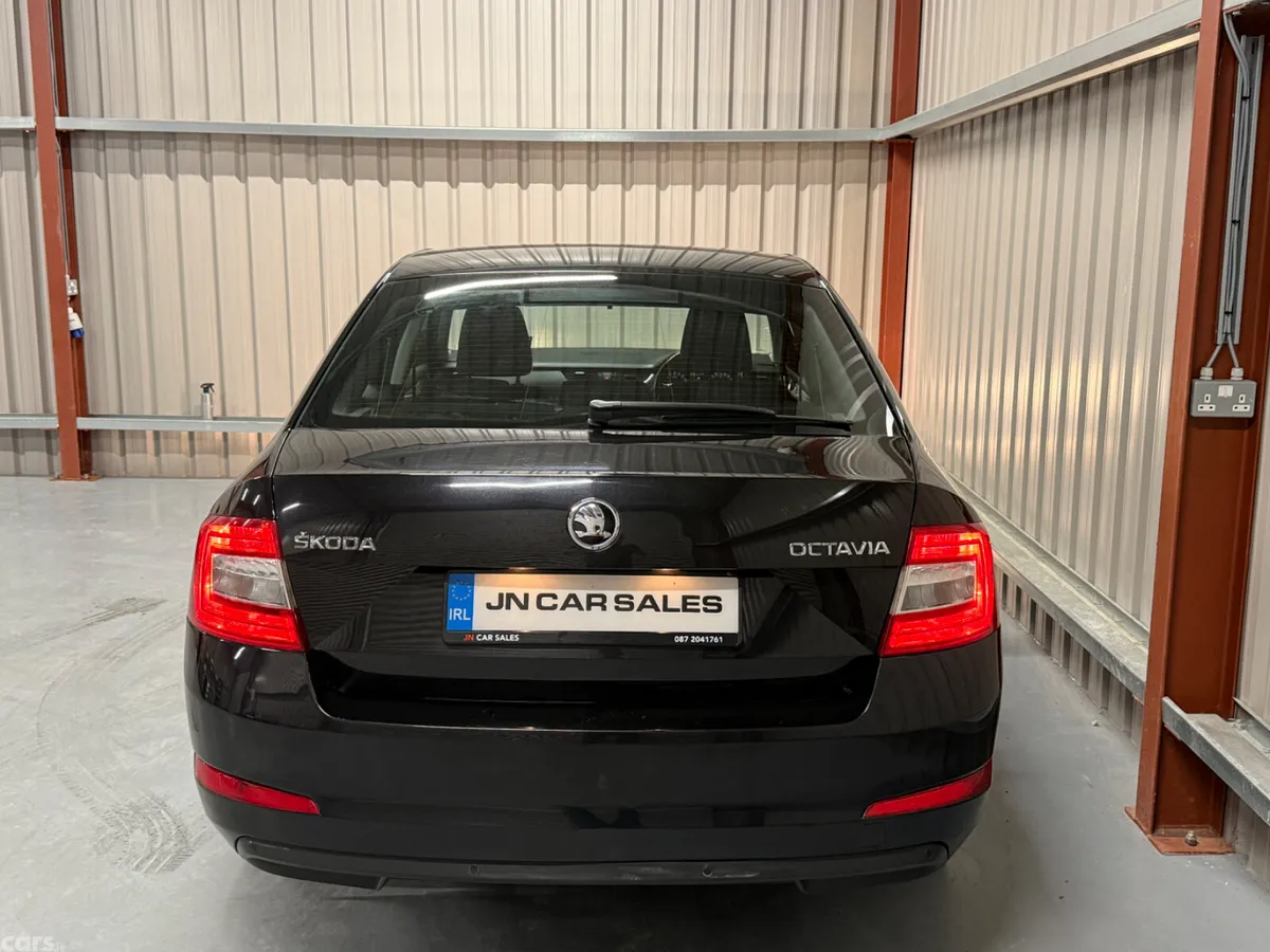Skoda Octavia Saloon, Diesel, 2017, Black