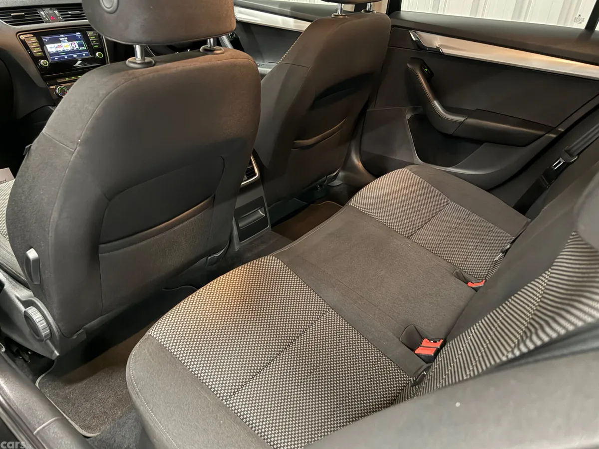 Skoda Octavia Saloon, Diesel, 2017, Black