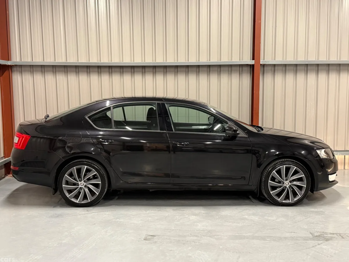 Skoda Octavia Saloon, Diesel, 2017, Black