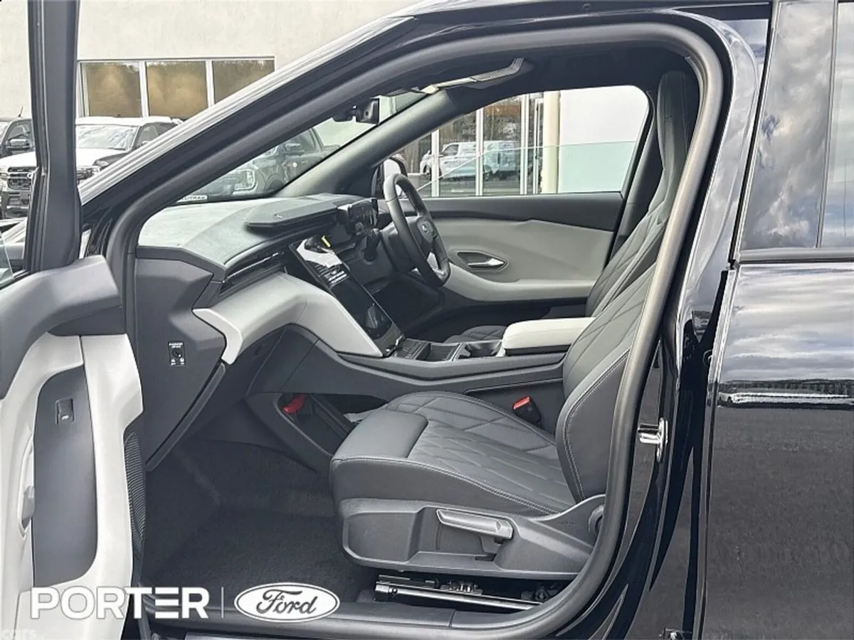 Ford Capri SUV, Electric, 2026, Black