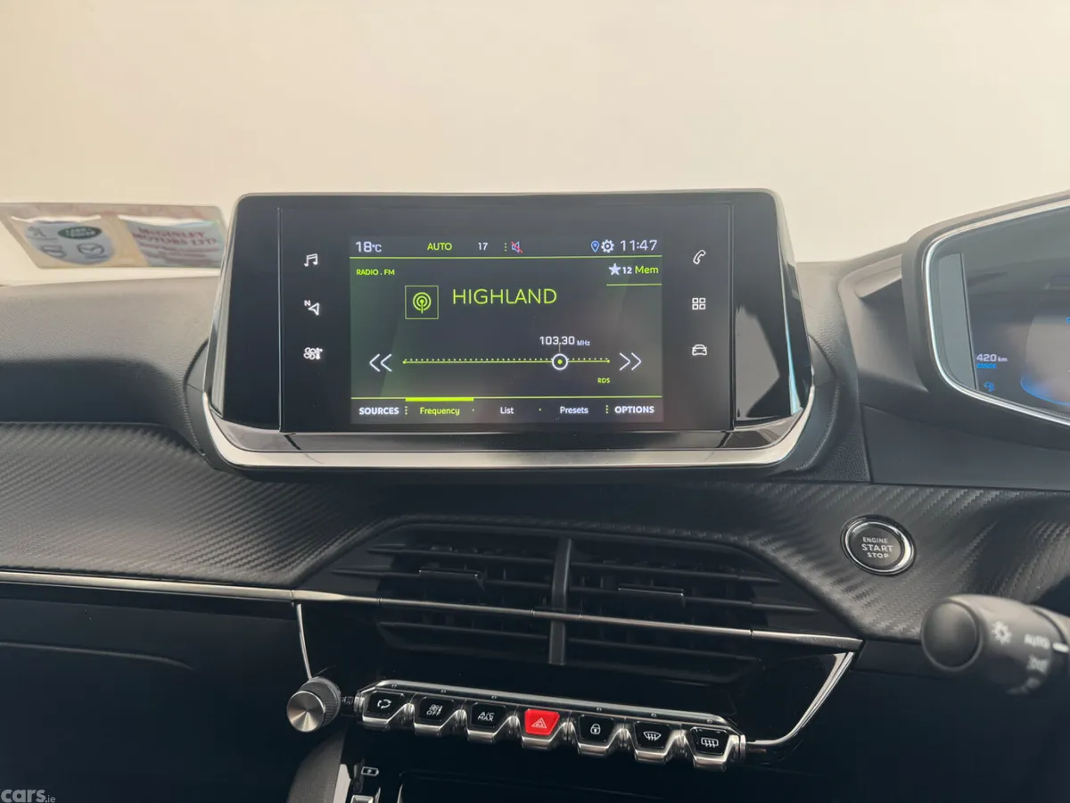 Peugeot 2008 MPV, Petrol, 2022, Grey