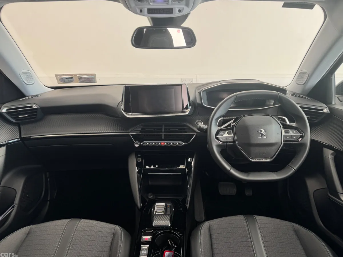 Peugeot 2008 MPV, Petrol, 2022, Grey