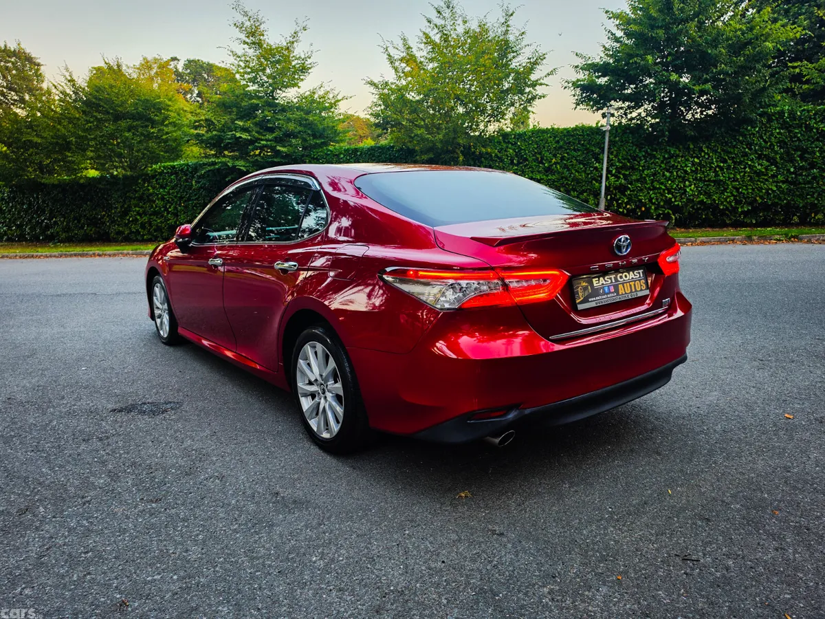 Toyota Camry Saloon, Petrol Hybrid, 2018, Red